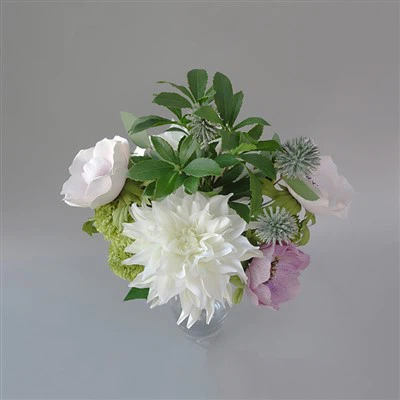 Färdiggjorda konstgjorda blommor